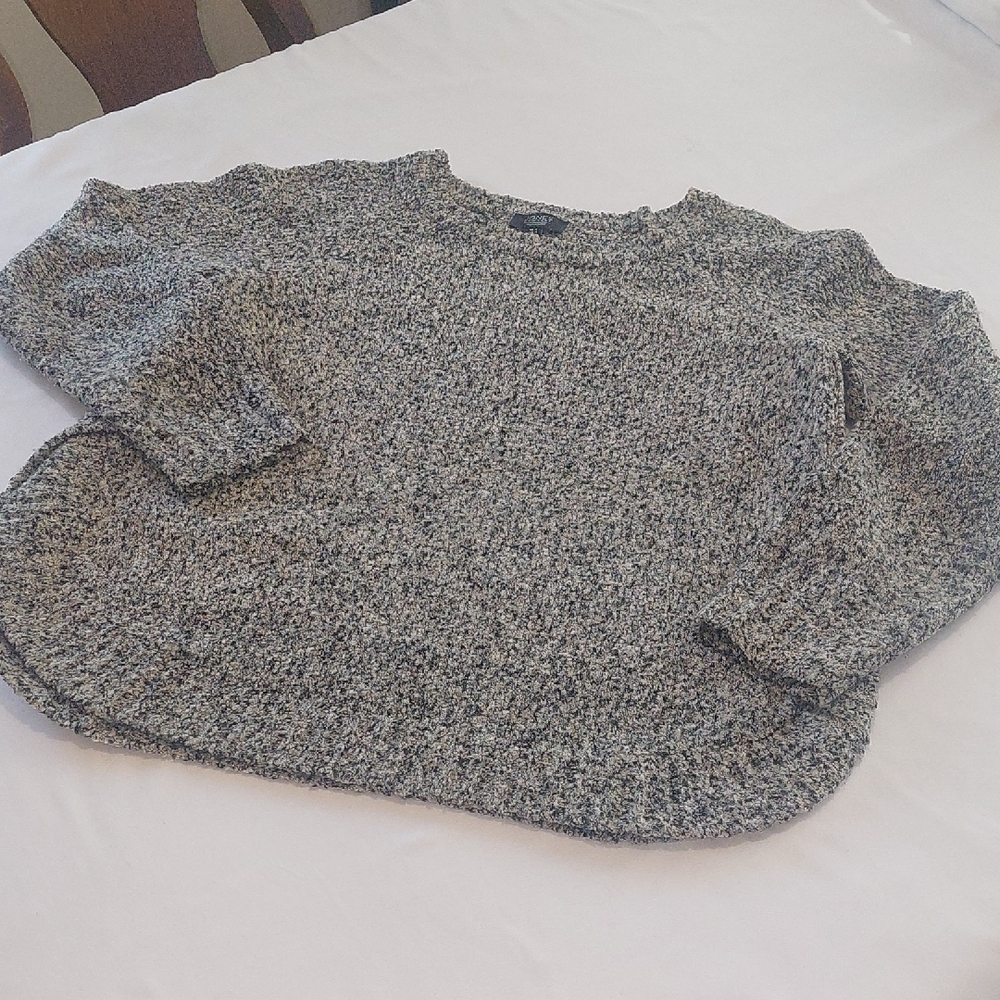 Jones New York Signature Marled Black & Gray Knit Sweater. Size  M